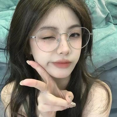龙纹身的女孩